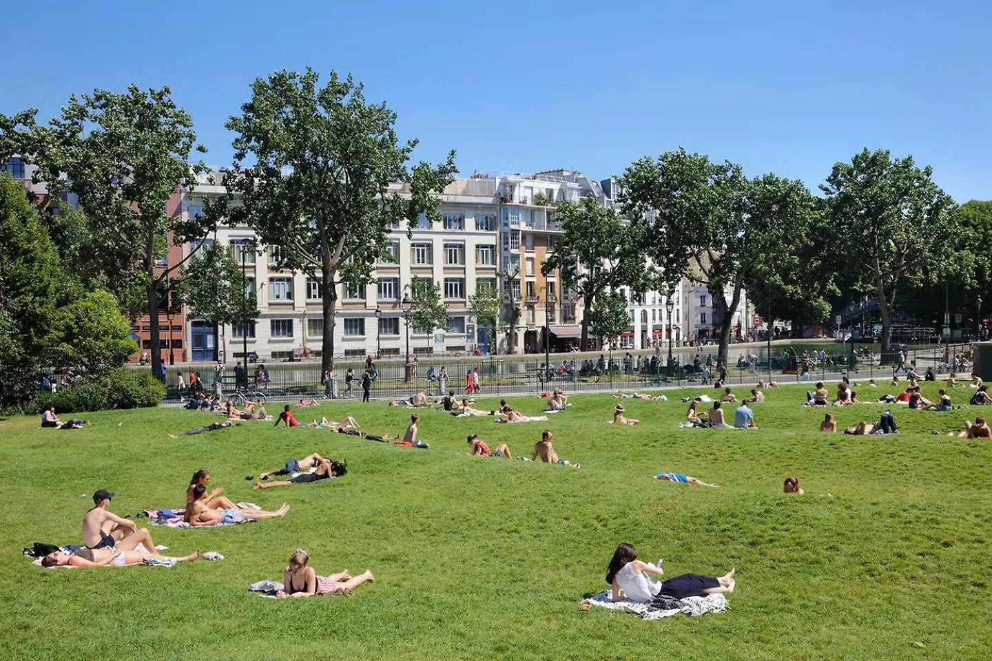Apartment Paradis Du Canal St-Martin Et Jardin Villemin Paris